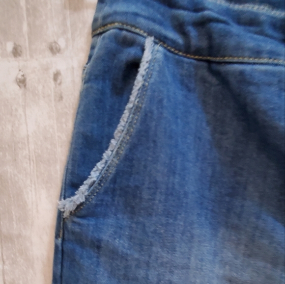 💚5/$25 Westbound The Park Avenue Fit Frayed Hem Wide Leg Cropped Jeans Size 6 - Picture 3 of 6